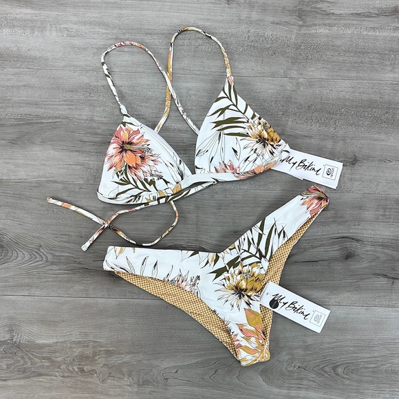 ☀️RIP CURL☀️ PLAYA BLANCA CROSS
PLAYA BLANCA SKIMPY REVERSIBLE BIKINISET - Picture 3 of 15